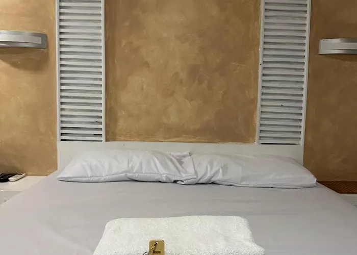 Frank Lloyd Apartelle *