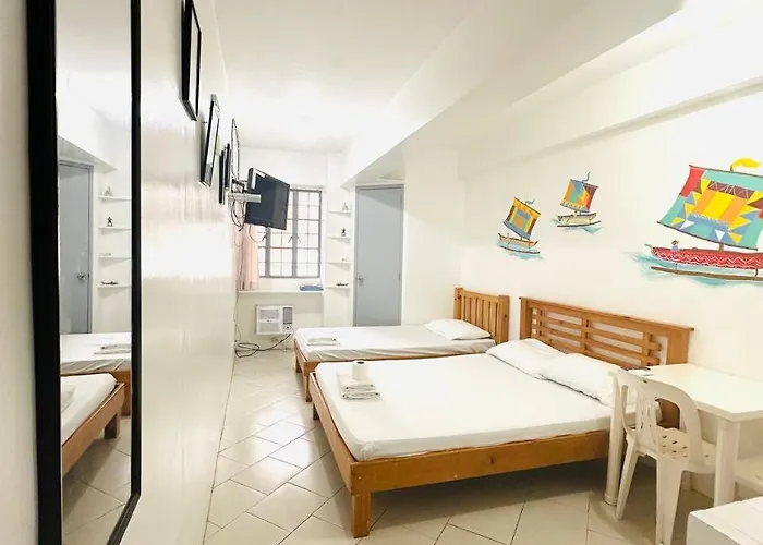 Frank Lloyd Apartelle * Manille