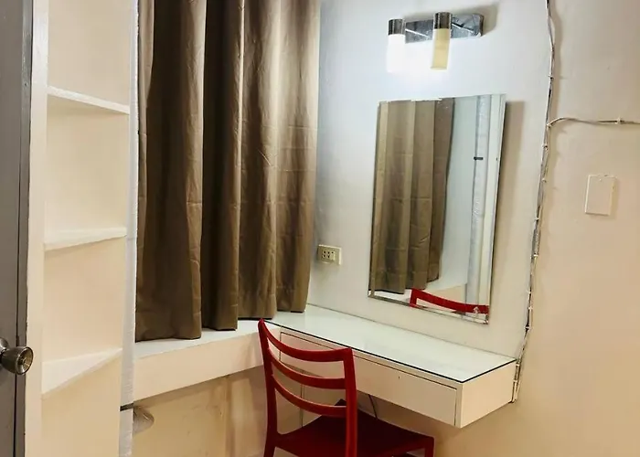 Frank Lloyd Apartelle