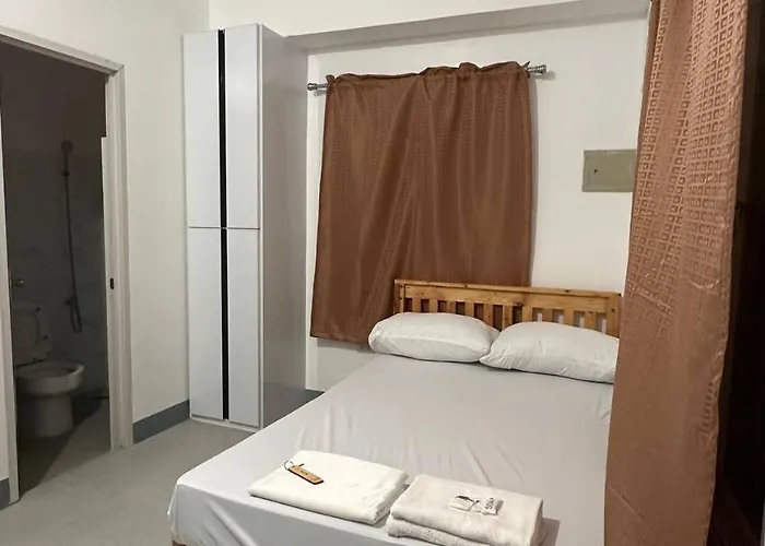 Frank Lloyd Apartelle *