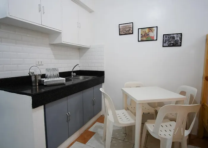 Frank Lloyd Apartelle Manille