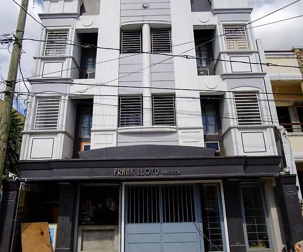 Frank Lloyd Apartelle